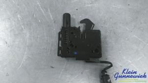 Gebruikte Motorkap Scharnier Audi Q2 Prijs € 25,00 Margeregeling aangeboden door Klein Gunnewiek Autodemontage & Motorentechniek