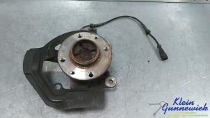 Gebruikte Fusee links-voor Renault Twingo Prijs € 45,00 Margeregeling aangeboden door Klein Gunnewiek Autodemontage & Motorentechniek