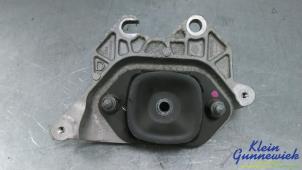 Gebruikte Versnellingsbak Steun Renault Clio Prijs € 35,00 Margeregeling aangeboden door Klein Gunnewiek Autodemontage & Motorentechniek