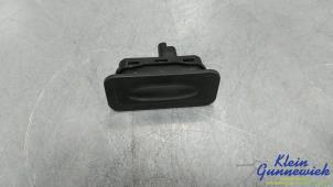 Gebruikte Achterklep Handgreep Renault Captur Prijs € 20,00 Margeregeling aangeboden door Klein Gunnewiek Autodemontage & Motorentechniek