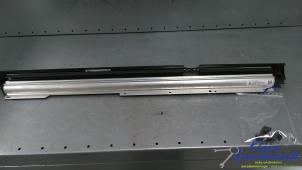 Gebruikte Rolgordijn links BMW X5 Prijs € 195,00 Margeregeling aangeboden door Klein Gunnewiek Autodemontage & Motorentechniek