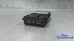 Gebruikte AUX/USB aansluiting Volkswagen Polo Prijs € 35,00 Margeregeling aangeboden door Klein Gunnewiek Autodemontage & Motorentechniek