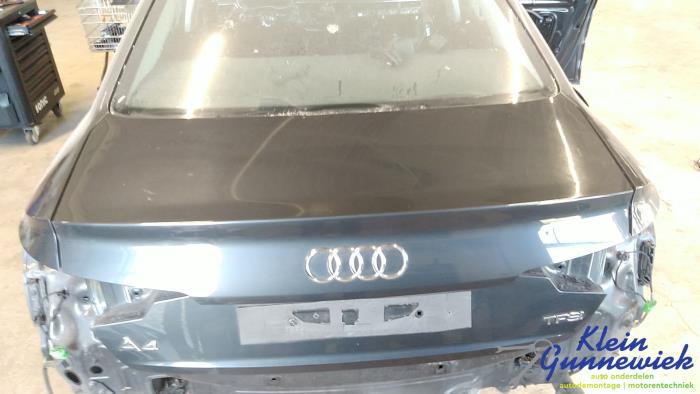 Kofferdeksel van een Audi A4 2015