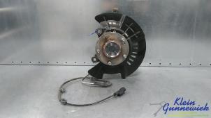 Gebruikte Fusee links-voor Hyundai Kona Prijs € 135,00 Margeregeling aangeboden door Klein Gunnewiek Autodemontage & Motorentechniek