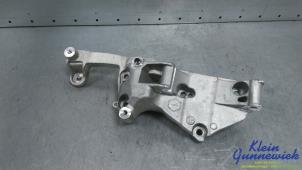 Gebruikte Dynamosteun onder Opel Corsa Prijs € 35,00 Margeregeling aangeboden door Klein Gunnewiek Autodemontage & Motorentechniek