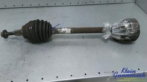 Gebruikte Aandrijfas links-voor Volkswagen Golf Prijs € 36,00 Margeregeling aangeboden door Klein Gunnewiek Autodemontage & Motorentechniek