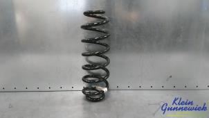 Gebruikte Veerschroef achter Skoda Karoq Prijs € 45,00 Margeregeling aangeboden door Klein Gunnewiek Autodemontage & Motorentechniek