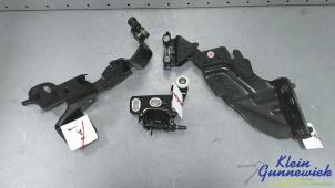 Gebruikte Scharnier deur rechts-achter Ford B-Max Prijs € 95,00 Margeregeling aangeboden door Klein Gunnewiek Autodemontage & Motorentechniek