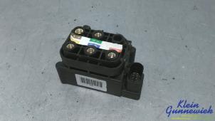 Gebruikte Kleppenblok hydraulisch Mercedes C-Klasse Prijs € 185,00 Margeregeling aangeboden door Klein Gunnewiek Autodemontage & Motorentechniek