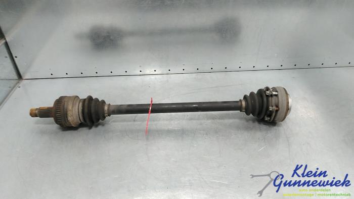 Gebruikte Aandrijfas rechts-achter BMW 1-Serie Prijs € 30,00 Margeregeling aangeboden door Klein Gunnewiek Autodemontage & Motorentechniek