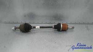 Gebruikte Aandrijfas links-voor Opel Corsa Prijs € 31,00 Margeregeling aangeboden door Klein Gunnewiek Autodemontage & Motorentechniek