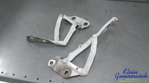 Gebruikte Motorkap Scharnier Ford Transit Custom Prijs € 30,00 Margeregeling aangeboden door Klein Gunnewiek Autodemontage & Motorentechniek