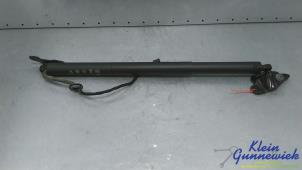 Gebruikte Gasdemper rechts-achter Audi Q2 Prijs € 50,00 Margeregeling aangeboden door Klein Gunnewiek Autodemontage & Motorentechniek