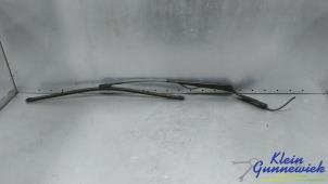 Gebruikte Ruitenwisserarm voor Mercedes Sprinter Prijs € 20,00 Margeregeling aangeboden door Klein Gunnewiek Autodemontage & Motorentechniek