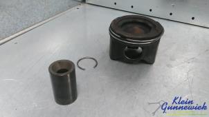 Gebruikte Zuiger Mercedes E-Klasse Prijs € 100,00 Margeregeling aangeboden door Klein Gunnewiek Autodemontage & Motorentechniek