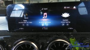 Gebruikte Display Interieur Mercedes A-Klasse Prijs € 345,00 Margeregeling aangeboden door Klein Gunnewiek Autodemontage & Motorentechniek