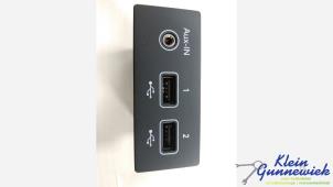 Gebruikte AUX/USB aansluiting Renault Zoe Prijs € 30,00 Margeregeling aangeboden door Klein Gunnewiek Autodemontage & Motorentechniek