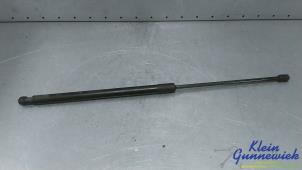 Gebruikte Kofferdekseldemper links-achter Opel Insignia Prijs € 40,00 Margeregeling aangeboden door Klein Gunnewiek Autodemontage & Motorentechniek