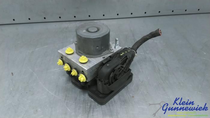 Gebruikte ABS Pomp Renault Twingo Prijs € 28,00 Margeregeling aangeboden door Klein Gunnewiek Autodemontage & Motorentechniek
