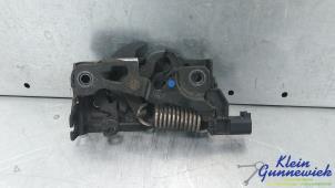 Gebruikte Slotmechaniek Motorkap Ford Focus Prijs € 25,00 Margeregeling aangeboden door Klein Gunnewiek Autodemontage & Motorentechniek