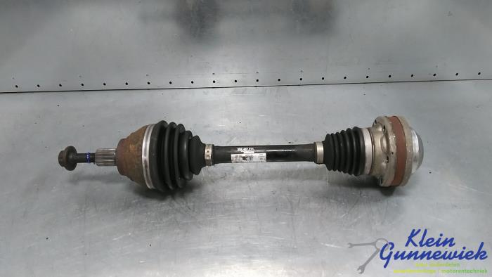 Gebruikte Aandrijfas links-voor Volkswagen Passat Prijs € 88,00 Margeregeling aangeboden door Klein Gunnewiek Autodemontage & Motorentechniek