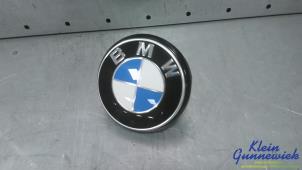 Gebruikte Embleem BMW 2-Serie Prijs € 25,00 Margeregeling aangeboden door Klein Gunnewiek Autodemontage & Motorentechniek