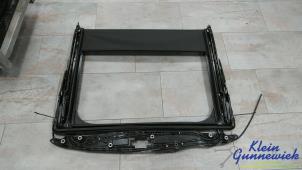 Gebruikte Schuifdak Mechaniek Mercedes E-Klasse Prijs € 495,00 Margeregeling aangeboden door Klein Gunnewiek Autodemontage & Motorentechniek