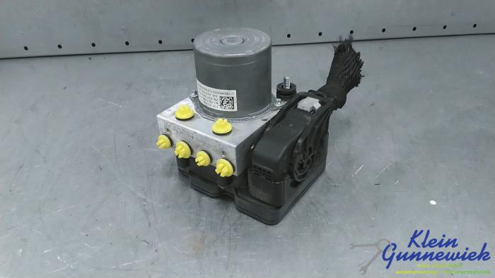 ABS Pomp van een Mercedes A-Klasse 2023