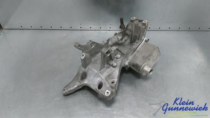 Gebruikte Dynamosteun onder Audi A5 Prijs € 59,00 Margeregeling aangeboden door Klein Gunnewiek Autodemontage & Motorentechniek