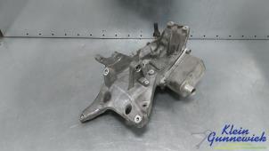 Gebruikte Dynamosteun onder Audi A5 Prijs € 75,00 Margeregeling aangeboden door Klein Gunnewiek Autodemontage & Motorentechniek