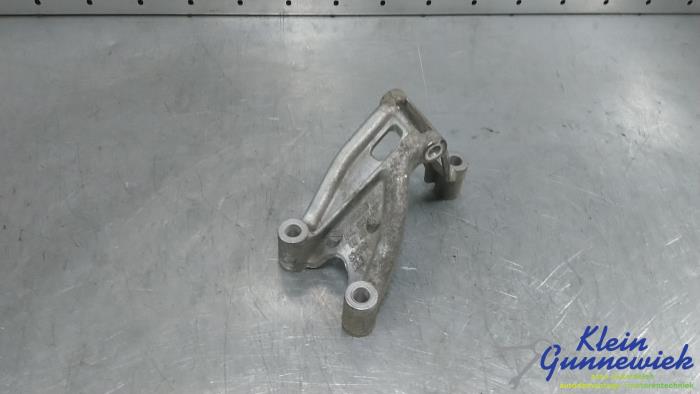 Gebruikte Dynamosteun onder Volkswagen Crafter Prijs € 20,00 Margeregeling aangeboden door Klein Gunnewiek Autodemontage & Motorentechniek