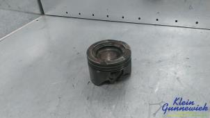 Gebruikte Zuiger Mercedes E-Klasse Prijs € 100,00 Margeregeling aangeboden door Klein Gunnewiek Autodemontage & Motorentechniek