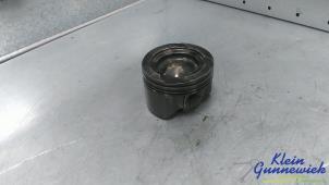 Gebruikte Zuiger Mercedes E-Klasse Prijs € 100,00 Margeregeling aangeboden door Klein Gunnewiek Autodemontage & Motorentechniek