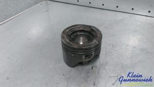 Gebruikte Zuiger Mercedes E-Klasse Prijs € 100,00 Margeregeling aangeboden door Klein Gunnewiek Autodemontage & Motorentechniek