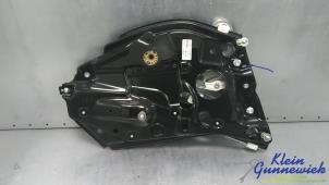 Gebruikte Raammechaniek 2Deurs links-achter Mercedes E-Klasse Prijs € 175,00 Margeregeling aangeboden door Klein Gunnewiek Autodemontage & Motorentechniek