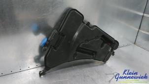 Gebruikte Ruitensproeiertank voor BMW 5-Serie Prijs € 30,00 Margeregeling aangeboden door Klein Gunnewiek Autodemontage & Motorentechniek