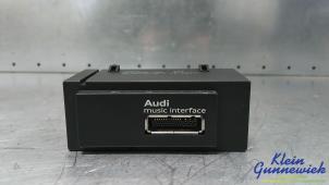 Gebruikte AUX/USB aansluiting Audi A3 Prijs € 20,00 Margeregeling aangeboden door Klein Gunnewiek Autodemontage & Motorentechniek