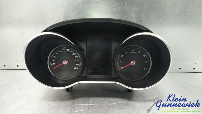 Instrumentenpaneel van een Mercedes GLC-Klasse 2015