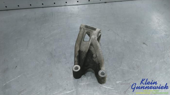 Gebruikte Dynamosteun onder Volkswagen Crafter Prijs € 20,00 Margeregeling aangeboden door Klein Gunnewiek Autodemontage & Motorentechniek