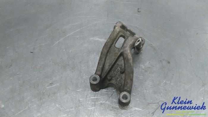 Gebruikte Dynamosteun onder Volkswagen Crafter Prijs € 20,00 Margeregeling aangeboden door Klein Gunnewiek Autodemontage & Motorentechniek