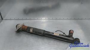 Gebruikte Schokdemper rechts-achter Volkswagen Scirocco Prijs € 95,00 Margeregeling aangeboden door Klein Gunnewiek Autodemontage & Motorentechniek