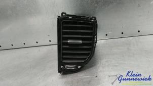 Gebruikte Luchtrooster Dashboard Kia Sportage Prijs € 25,00 Margeregeling aangeboden door Klein Gunnewiek Autodemontage & Motorentechniek