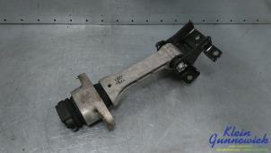 Gebruikte Versnellingsbak Steun Kia Sportage Prijs € 25,00 Margeregeling aangeboden door Klein Gunnewiek Autodemontage & Motorentechniek