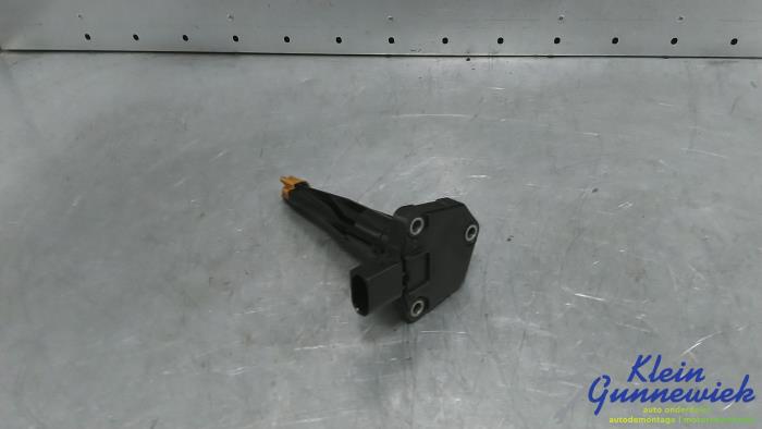 Gebruikte Olie niveau sensor Mercedes AMG GT Prijs € 20,00 Margeregeling aangeboden door Klein Gunnewiek Autodemontage & Motorentechniek
