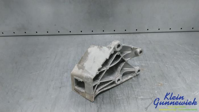 Gebruikte Motorsteun BMW 3-Serie Prijs € 32,00 Margeregeling aangeboden door Klein Gunnewiek Autodemontage & Motorentechniek