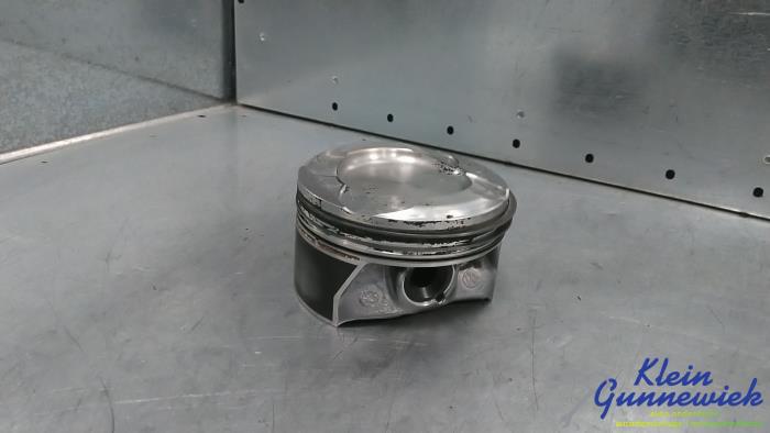 Gebruikte Zuiger Mercedes GLE Prijs € 67,00 Margeregeling aangeboden door Klein Gunnewiek Autodemontage & Motorentechniek