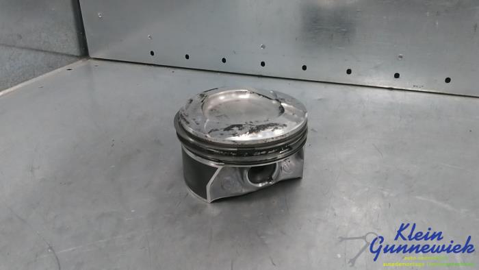 Gebruikte Zuiger Mercedes GLE Prijs € 67,00 Margeregeling aangeboden door Klein Gunnewiek Autodemontage & Motorentechniek