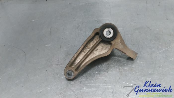Gebruikte Versnellingsbak Steun Ford Transit Connect Prijs € 20,00 Margeregeling aangeboden door Klein Gunnewiek Autodemontage & Motorentechniek