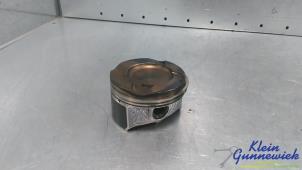 Gebruikte Zuiger Mercedes C-Klasse Prijs € 75,00 Margeregeling aangeboden door Klein Gunnewiek Autodemontage & Motorentechniek