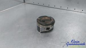 Gebruikte Zuiger Mercedes C-Klasse Prijs € 75,00 Margeregeling aangeboden door Klein Gunnewiek Autodemontage & Motorentechniek